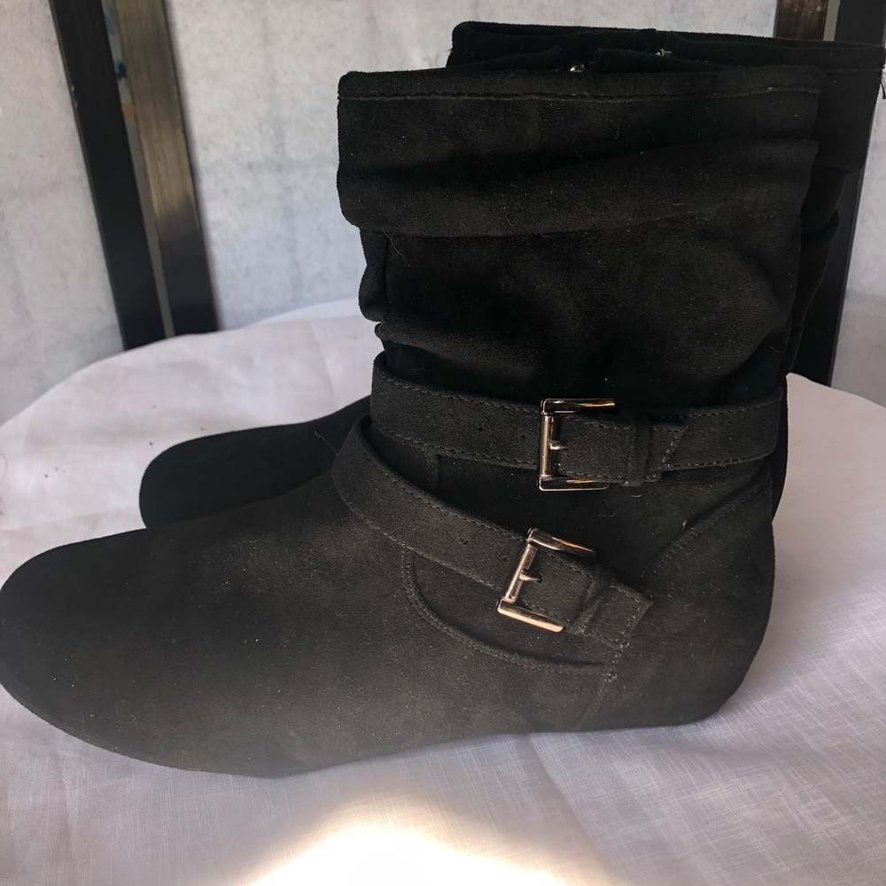 Brand new never been worn womens black suede zip up bootie size 10